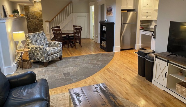 Cozy Hideaway! private apartment, minutes to downtown Saratoga Springs.