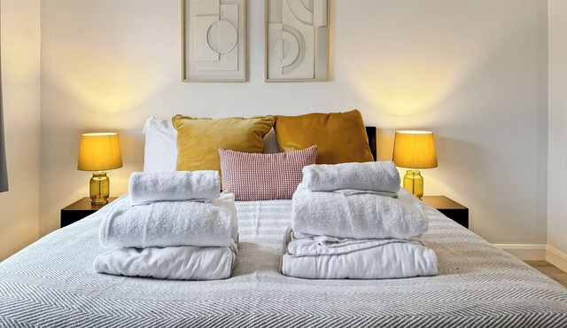 Cozy Hideaway With Hot Tub & Sauna Sleeps 7