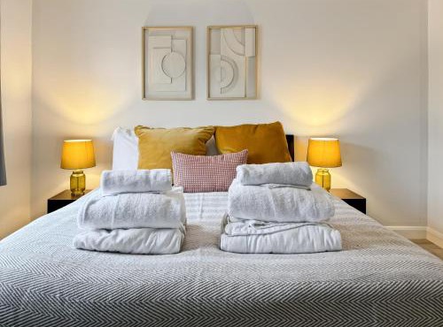 Cozy Hideaway With Hot Tub Sauna Sleeps 7