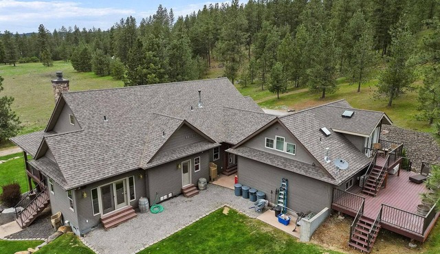 Cozy high-end studio on five acre estate in charming Newman Lake.