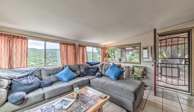 Cozy High Rolls Cottage Near Hiking Trails!