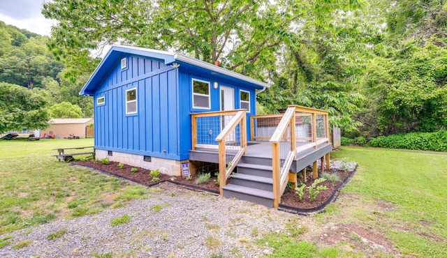 Cozy Hiker's Hideaway: Steps From Creeper Trail!