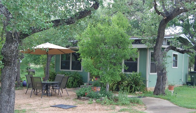 Cozy Hill Country Cabin in San Marcos, Texas