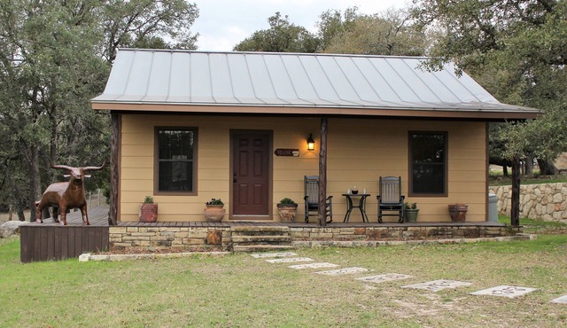 Cozy Hill Country Ranch House minutes to downtown Boerne
