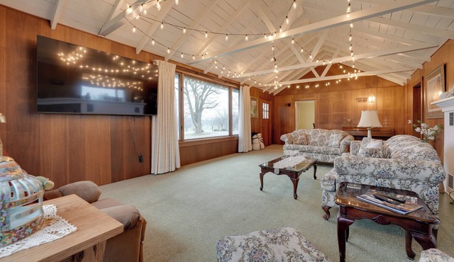 Cozy Hillsdale Home ~ 1 Mi to Baw Beese Lake!