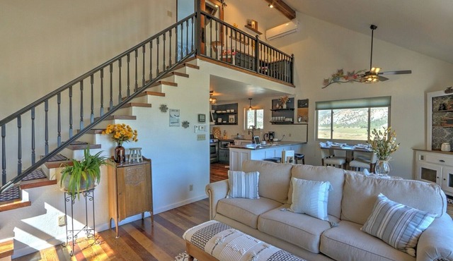 Cozy Hillside Home w/Rifle Gap & MTN Views, Hot Tub, Decks, Grill, Near Golfing