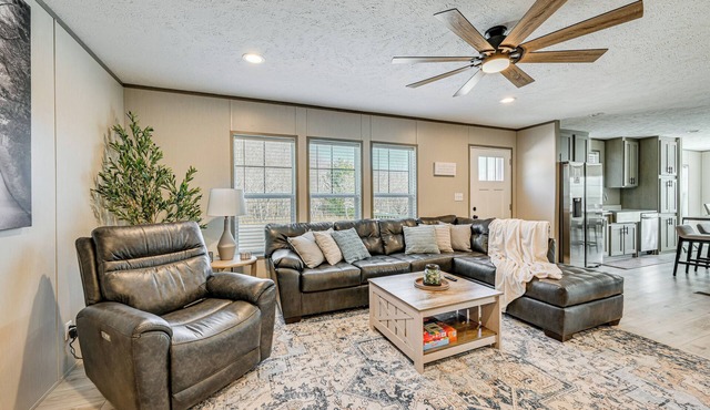 Cozy Hillside Retreat Near Dale Hollow Lake!