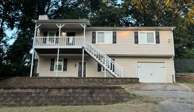 Cozy Hilltop 3-bedroom house in charming Dallas GA.