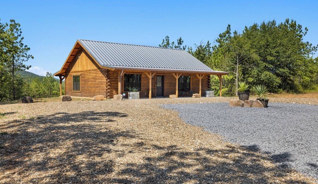 Cozy hilltop cabin in the Kiamichi Mountains