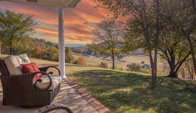 Cozy hilltop home with spectacular views