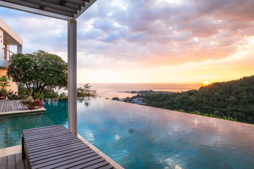 Cozy hilltop villa with sea view