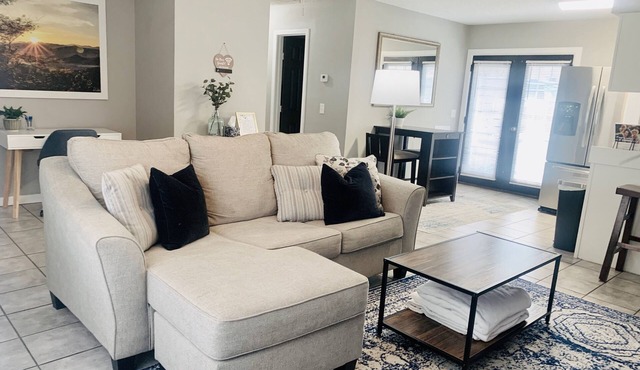 Cozy & Hip 2-bedroom home - 5 min from Downtown