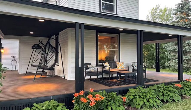 Cozy Historic 3-bedroom Home with Hot Tub and AC walkable to downtown Hudson