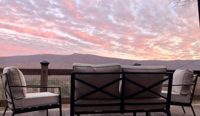 Cozy Historic Cabin w/stellar view of Big Schloss