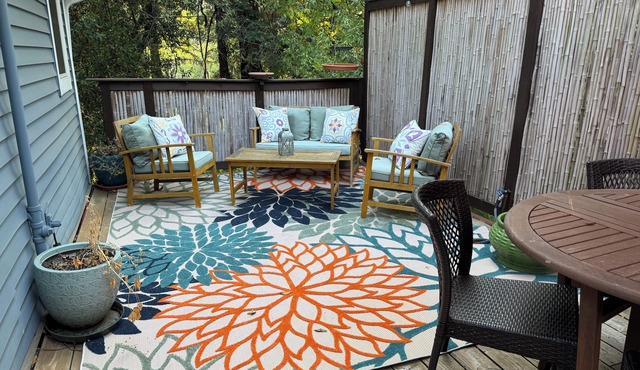 Cozy historic cabin perched above the Russian River