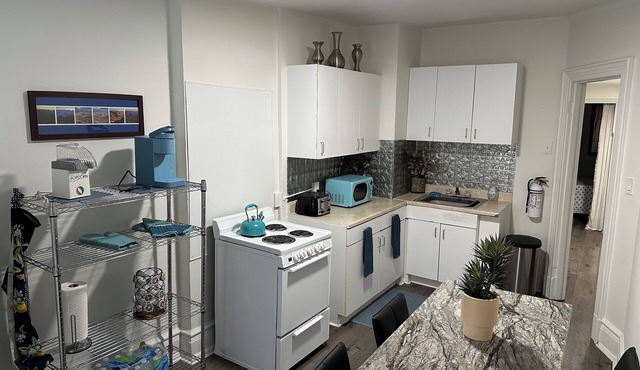 Cozy Historic Capital Brownstone,n4th floor Get Away!