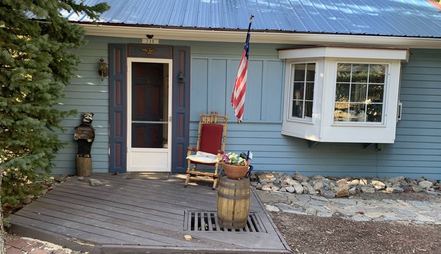 Cozy Historic Cottage