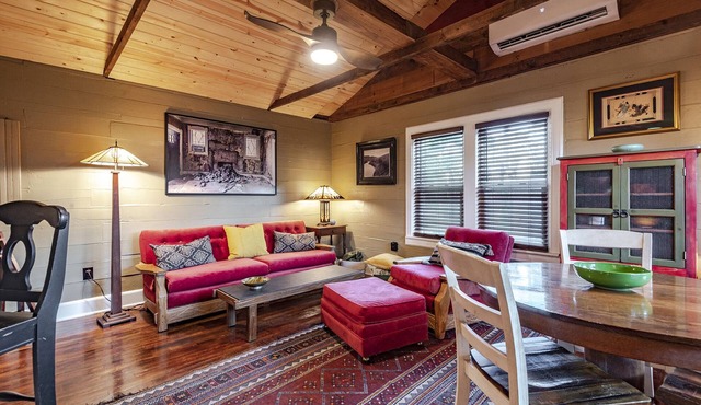 Cozy historic cottage in historic Fairmount