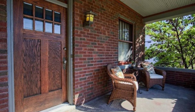 Cozy Historic Downtown Edwardsville Charmer