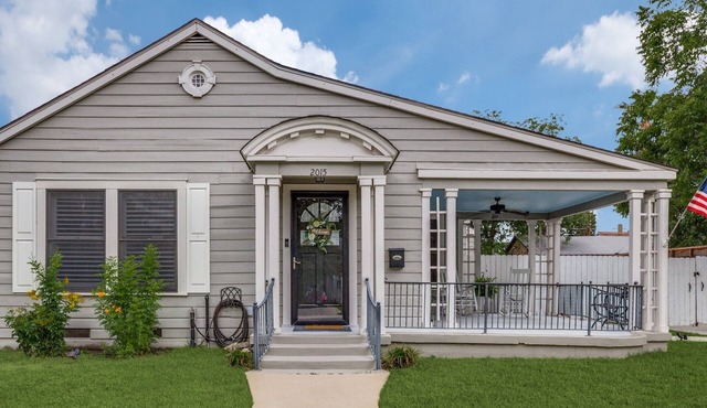 Cozy Historic Hideaway - a beautifully restored 100+ year-old home.