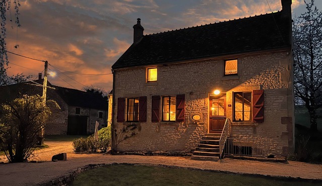 Cozy historic stone house - beautiful terrace & garden, dogs welcome