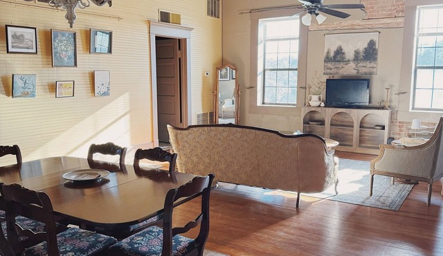 Cozy Historic Stay with Antique Charm in Old Town Lorena, off I35 and near Waco