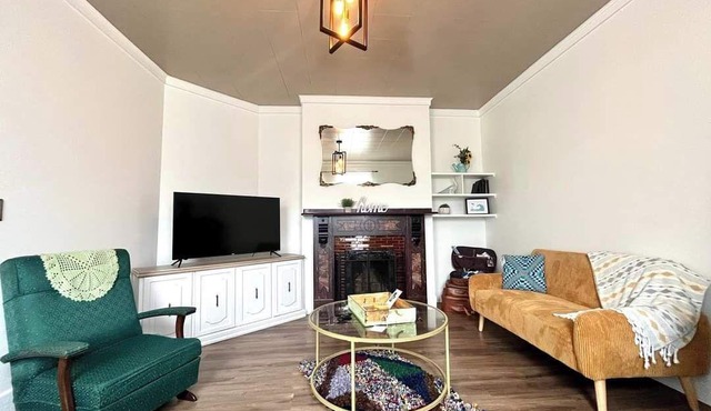 Cozy historical home in beautiful Grand Bank. The Tiny Table Inn (3Bedroom)