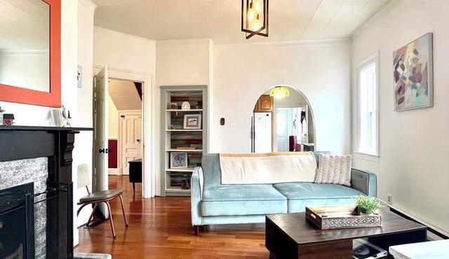 Cozy historical home in Beautiful Grand Bank! The Tiny Table Inn (1Bedroom)