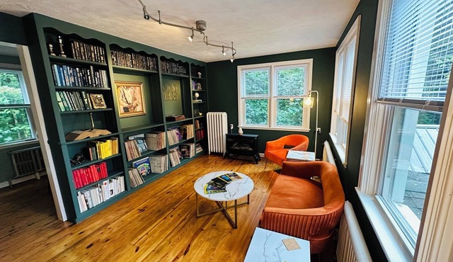 Cozy Historical Riverside Cottage on Salmon River - King and Queen Beds