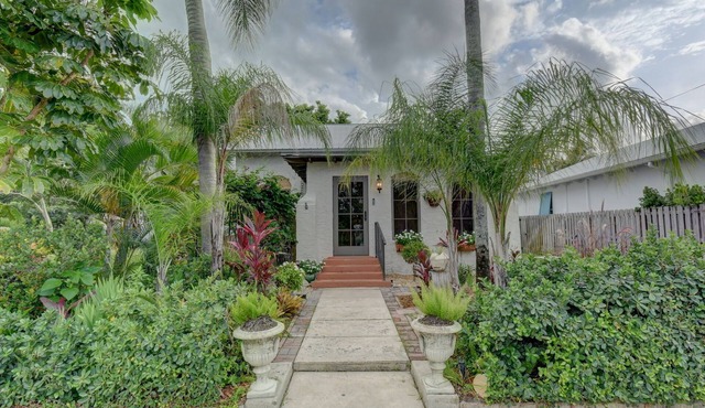 Cozy Hobe Sound Bungalow