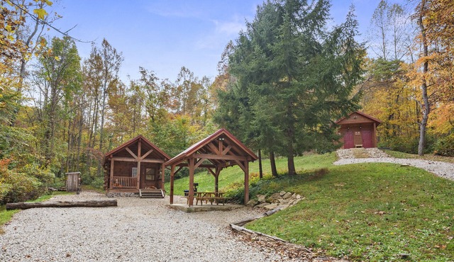 Cozy Hocking Hills Cabin on 20 private acres! Only 7 miles from State Park!