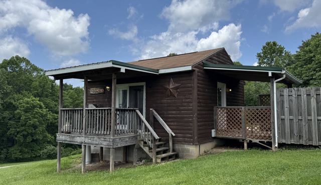Cozy Hocking Hills Couples Cabin | Private Hot Tub