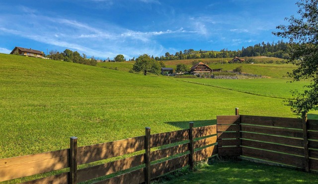Cozy holiday apartment at the gateway to the Bernese Oberland, sunny and quiet