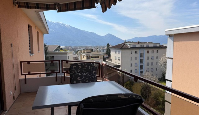 Cozy holiday apartment with balcony, pool and sauna in Muralto