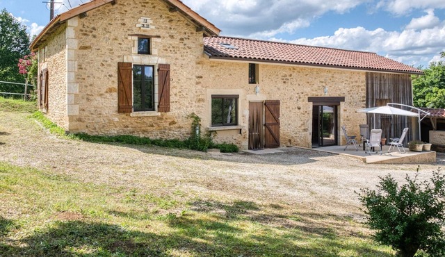 Cozy Holiday Home in Loubejac near Forest
