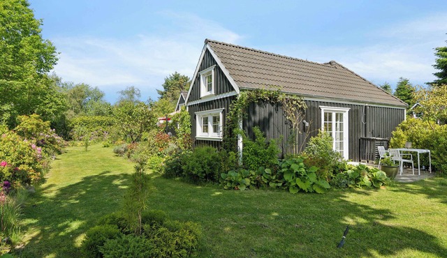 Cozy holiday home in scenic Rågeleje