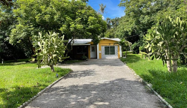 Cozy holiday Home near all things Tampa Bay!