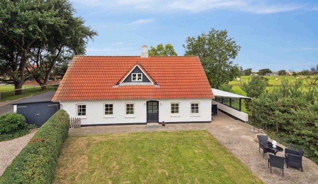 Cozy holiday home with a view of the North Sea