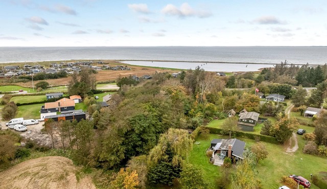 Cozy holiday home with terrace and wood-burning stove close to the water.