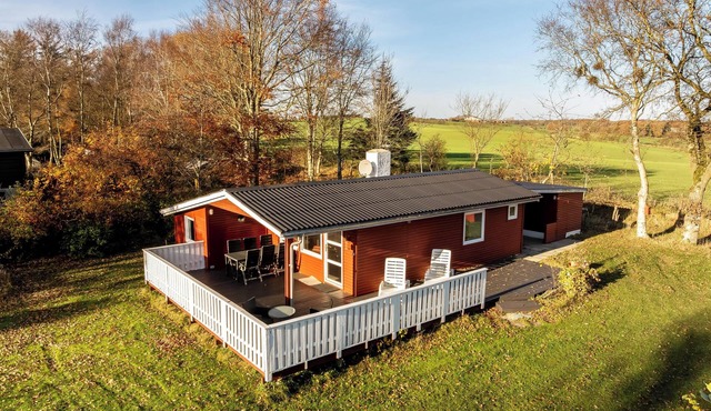 Cozy holiday home with modern facilities close to the water.