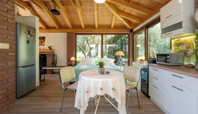 Cozy Holiday Home with Terrace & Jacuzzi - Poreč, Istria, Croatia