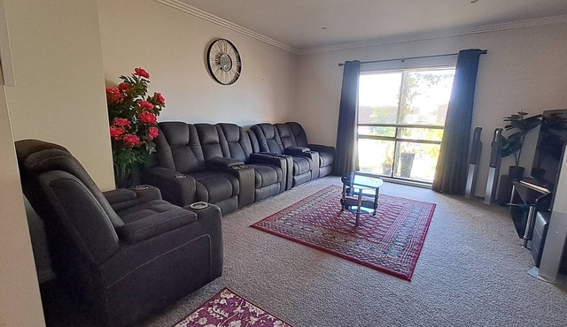 Cozy Holiday House 5 minute drive to City Centre