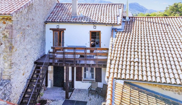 Cozy home in St.Etienne De Boulogne