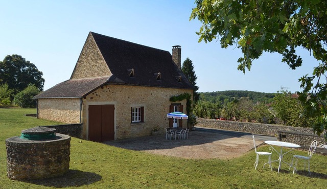 Cozy home in Val-de-Louvre-et-Caude with house a panoramic view