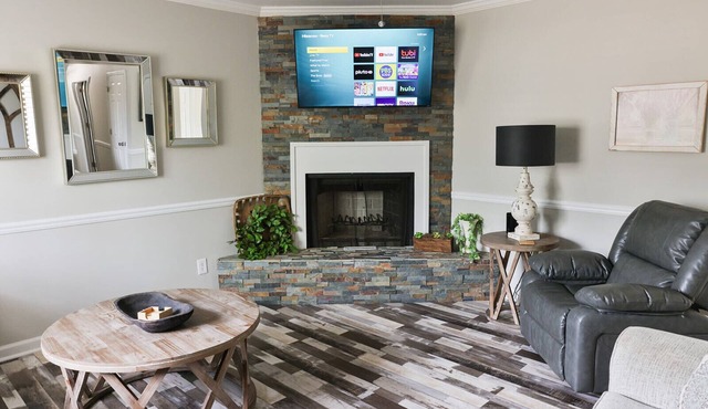 Cozy Home 1/2 mile from Chief Ladiga