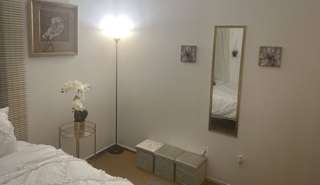 Cozy home! 1 hr from L.A & 2hr from Las Vegas! Lots of Shopping 5 minutes away!