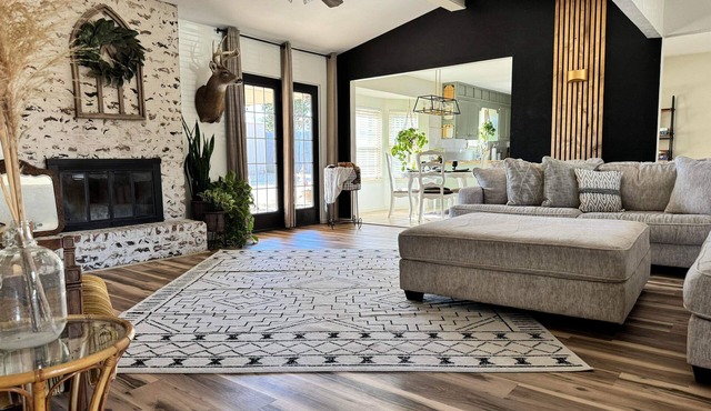 Cozy Home 1 Mile From Food/Shopping, Close to Kaw and Ponca Lake