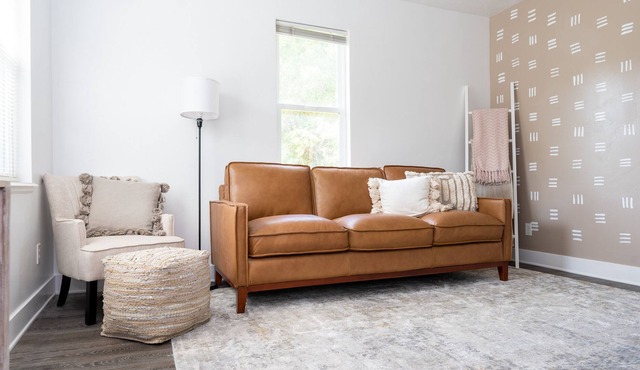 Cozy Home “10 mins from Logan!”