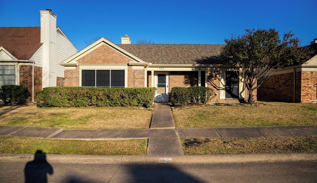 Cozy Home 15 Miles from Downtown Dallas