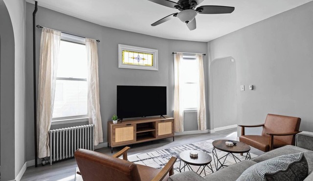 Cozy Home, 19 min to NYC, 3 Car Driveway, Cozy Home, 19 min to NYC, 3 Car Driveway